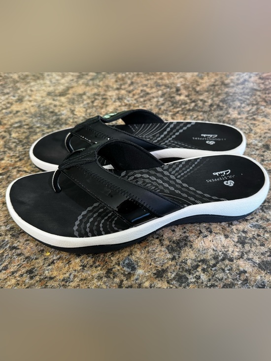 Cloudsteppers by Clarks Shoes - Clarks Women's Black Patent Sunni Surf Soft Cushion Flip Flops Sandals Size 7